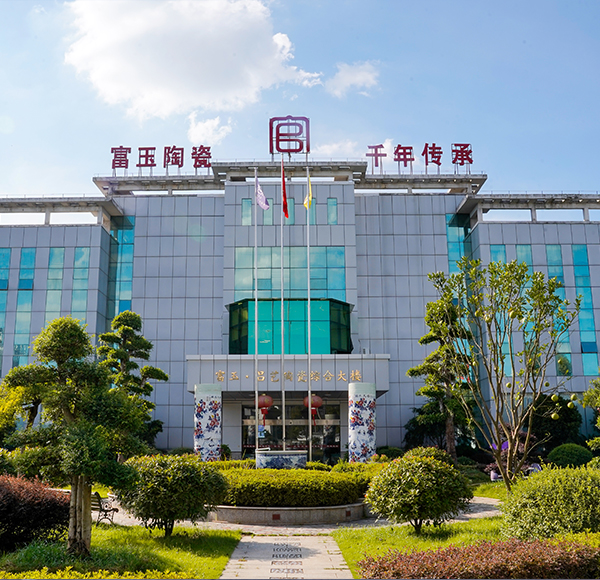 阿不來提·阿不都熱西提副主席，時任國家質(zhì)檢總局局長王勇、婁勤儉副部長與參賽選手合影留念